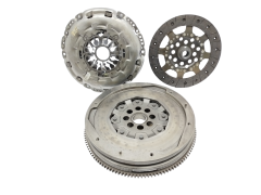 Koło dwumasowe + sprzęgło 8200620330 7701476589 7701478942 2.0DCI Renault 